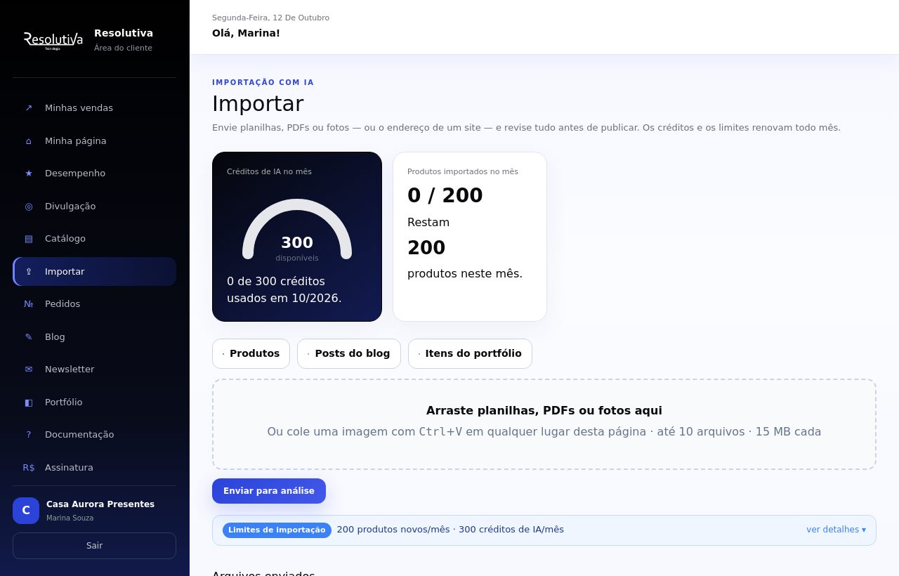 Tela Importar com os contadores de créditos de IA e de produtos importados, as opções de tipo e a área para soltar arquivos