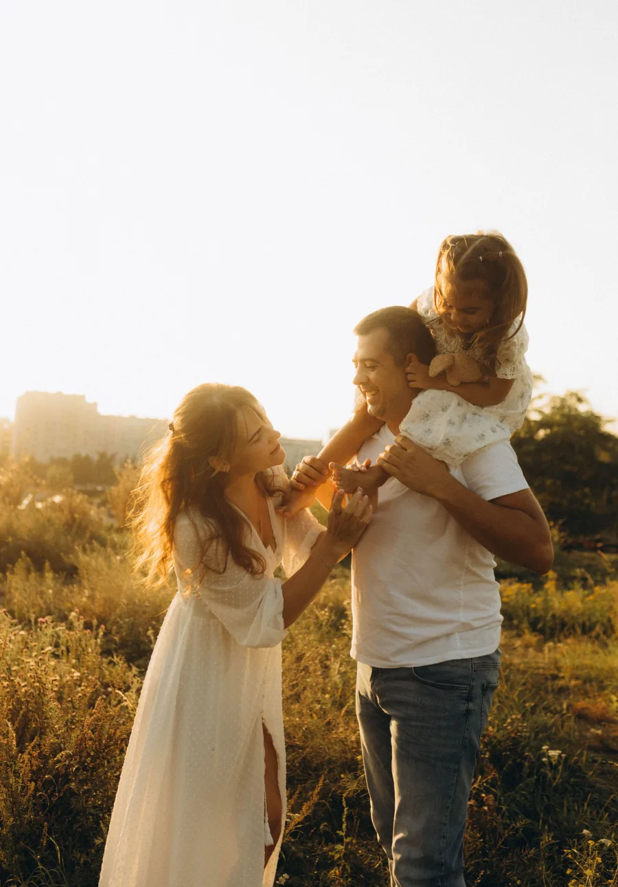 Família ao pôr do sol